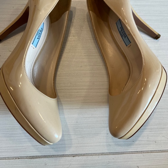 Prada excellent condition classic beige patent heels - Picture 7 of 10
